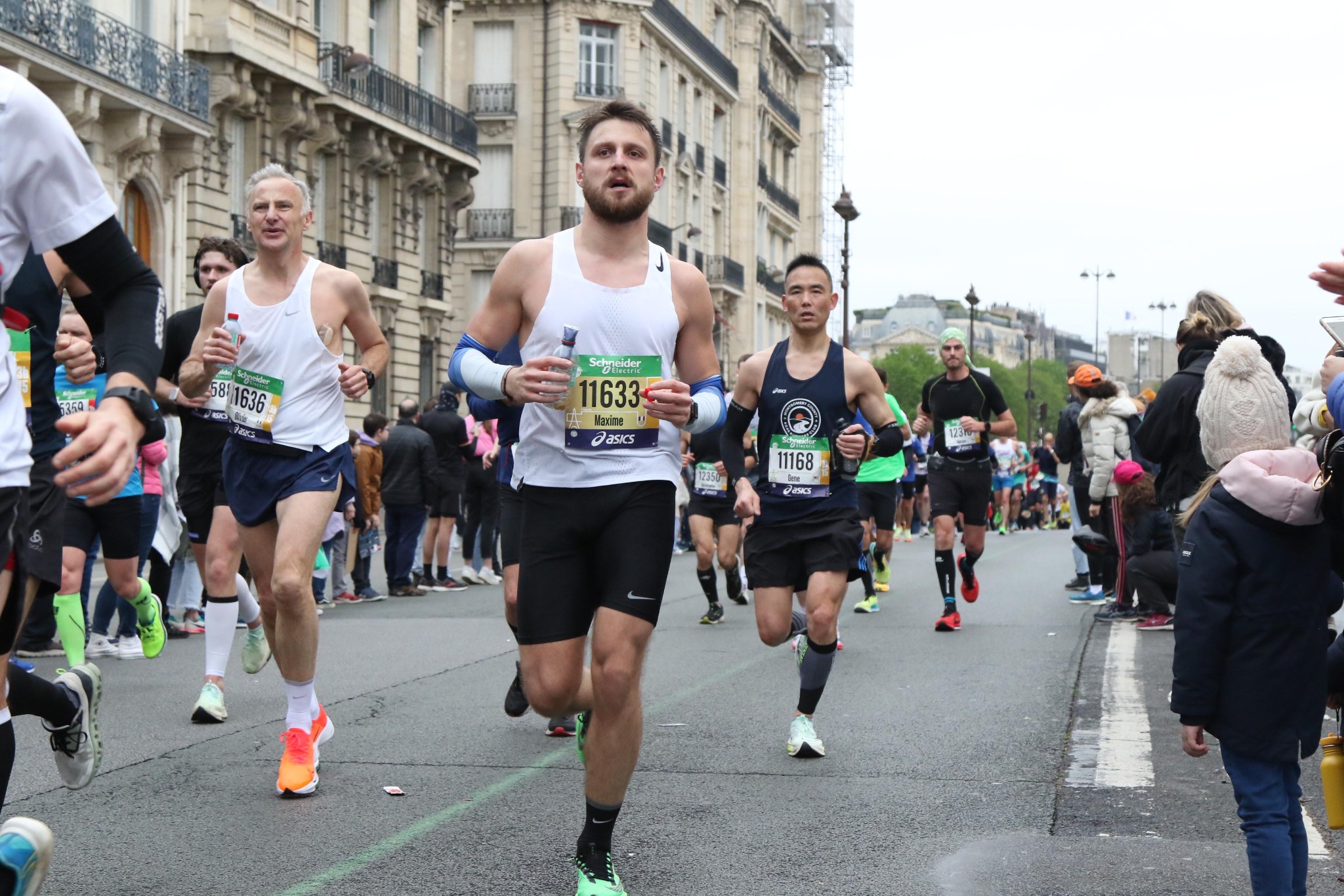 Maxime en course à pied au milieu d’autres coureurs